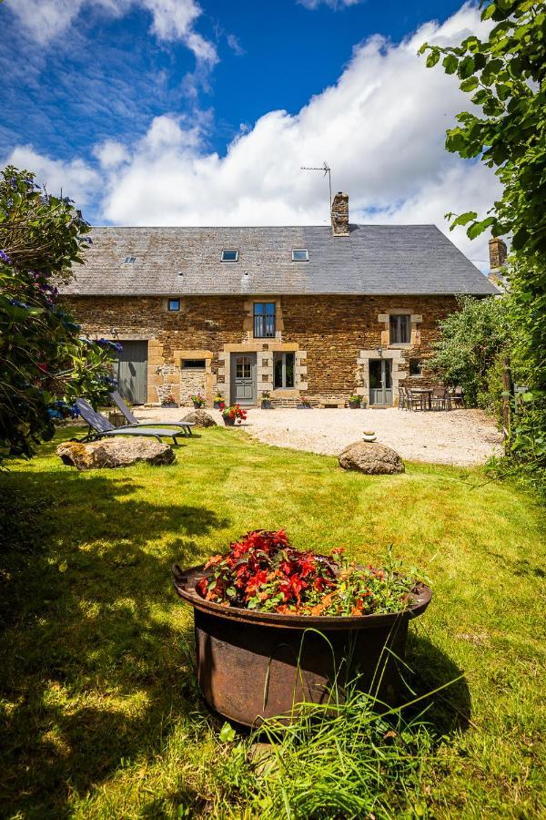 Les Prairies Du Mont - Le Gite De La Chapelle Villa Sougeal Exterior photo