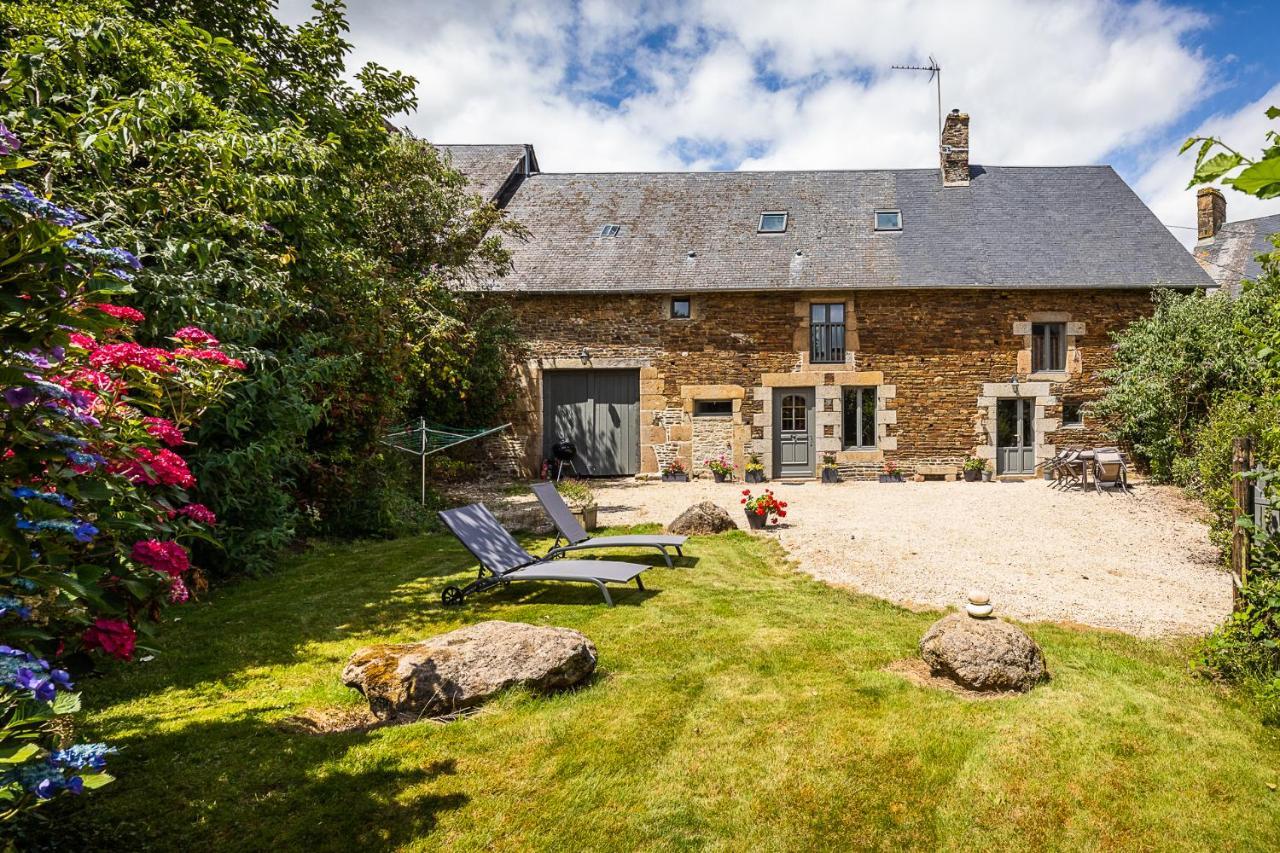Les Prairies Du Mont - Le Gite De La Chapelle Sougeal Exterior photo